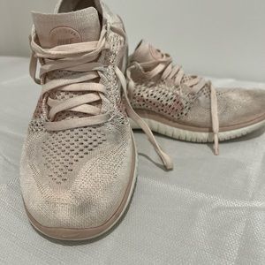 Women’s Nike Free Flyknit Running Shoes. Sz 6.5